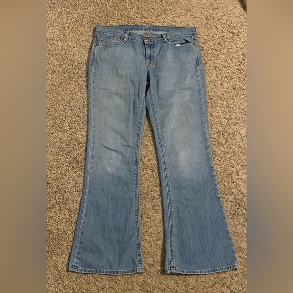 Old Navy The Flirt Light Wash Jeans, size 10 - Picture 1 of 6